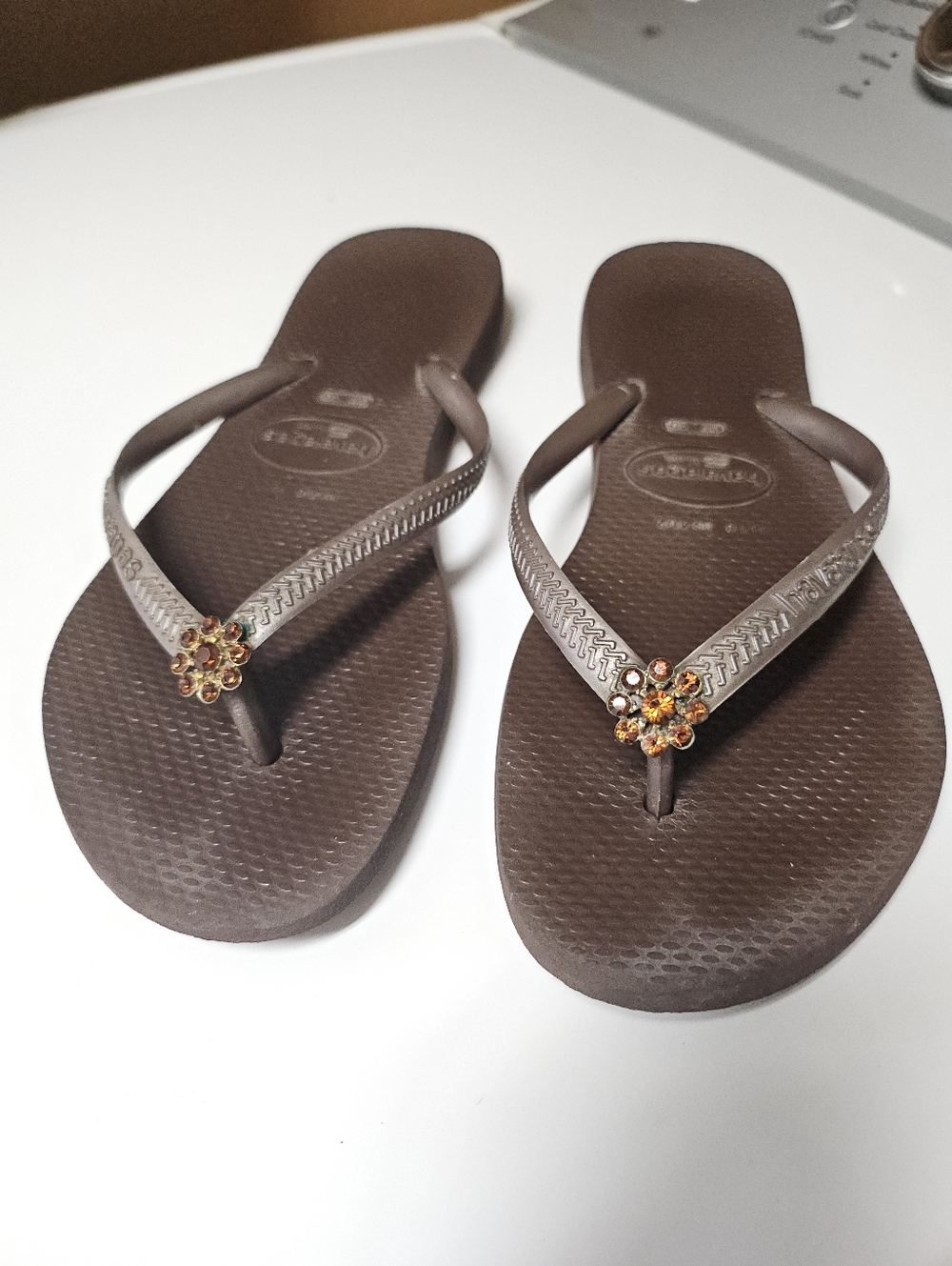 Havaianas Slim Brown Rubber Flower Rhinestone Flip Flops Beach Sandals 7/8